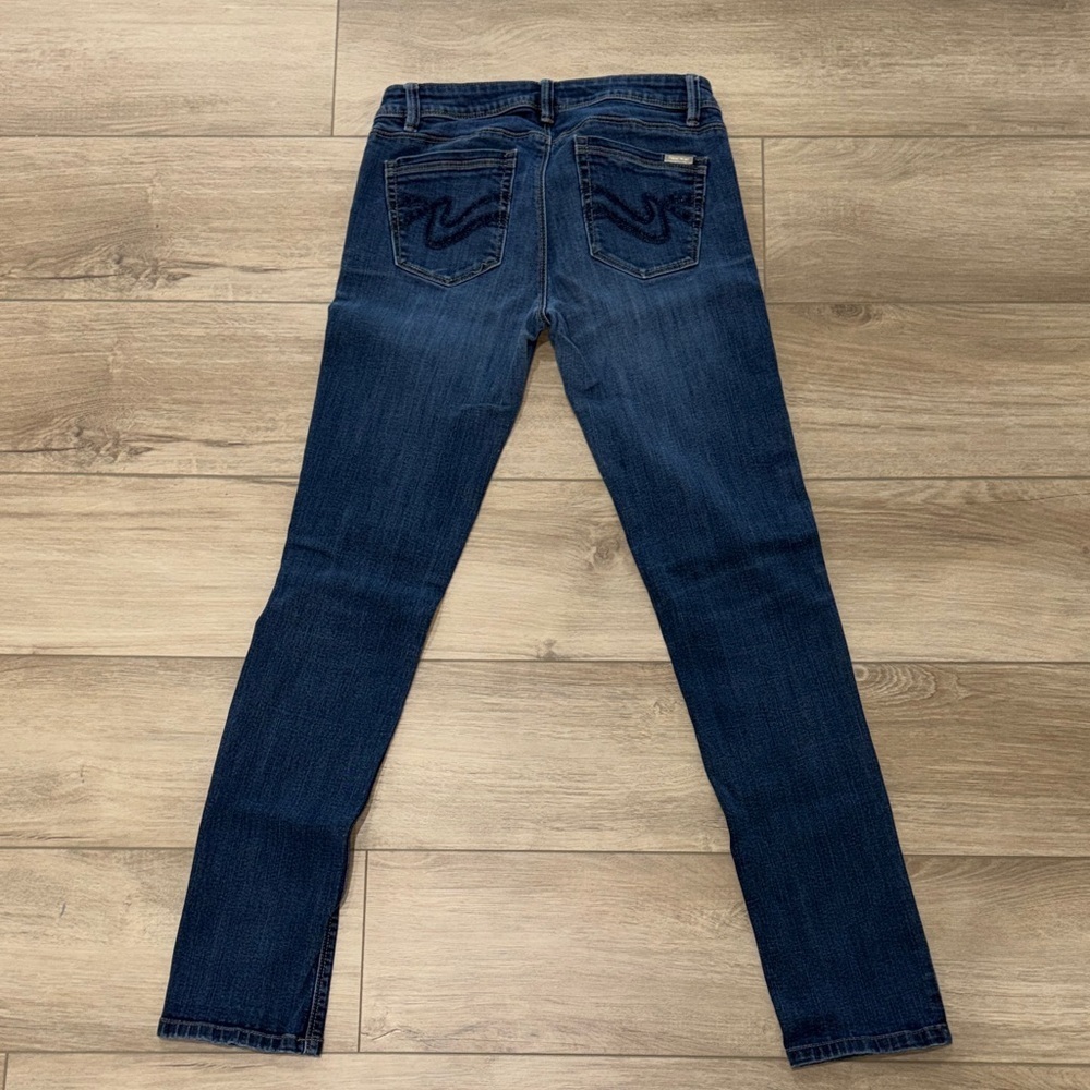 White House Black Market slim leg Women's Blue skinny jeans Low rise 2R
